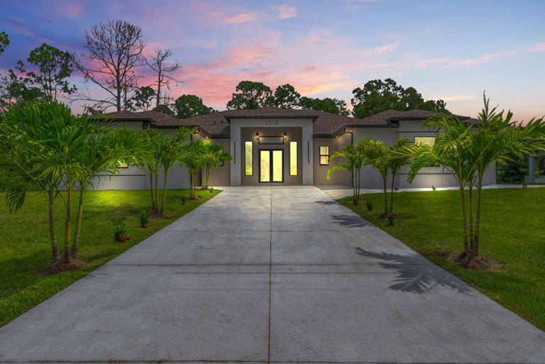 Palm Tree Home 1085x724